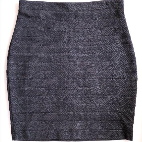 Amanda & Chelsea Dresses & Skirts - Amanda+Chelsea Black Snake Print Pencil Skirt Sz 4
